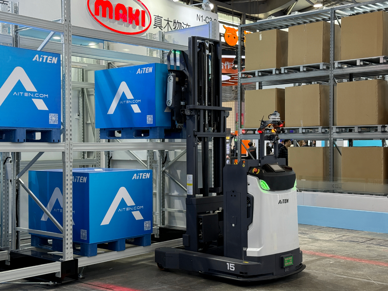 星空电竞(StarSky Sports)-智界V9首发智能交互式侧门光毯 构建旗舰级出行情绪价值